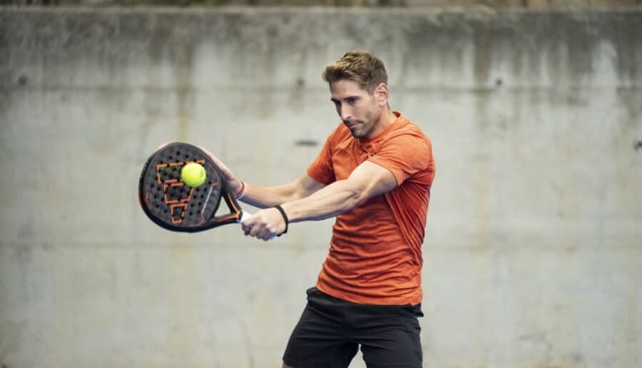 Alex Ruiz adipower Multiweight CTRL Racket
